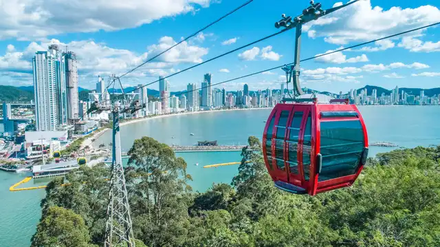 Balneário Camboriú conquista o mundo: turismo internacional bate recordes e impulsiona mercado imobiliário de alto padrão