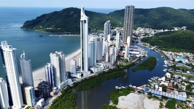 Valorização Imobiliária em Balneário Camboriú: Um Mercado em Expansão