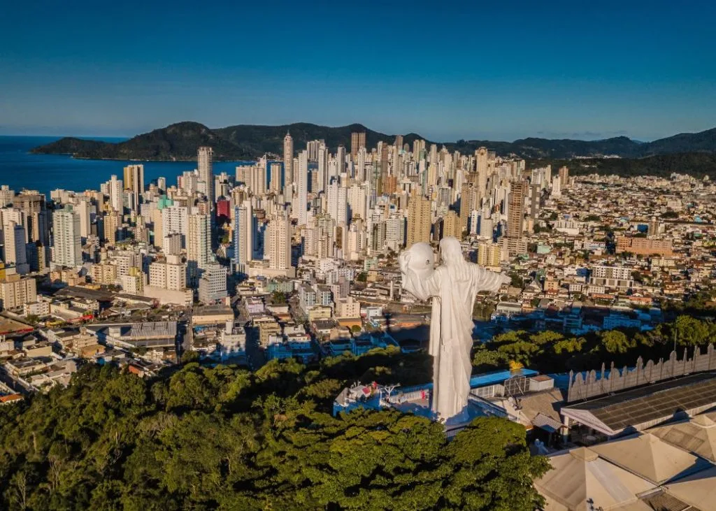 cristo-luz-balneario-camboriu-bc-santa-catarina-clube-candeias-1024x731