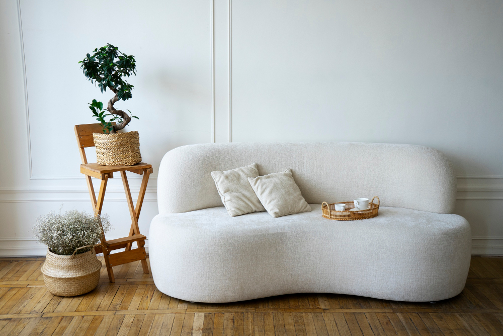 decoracao-do-quarto-com-vasos-de-plantas-e-sofa