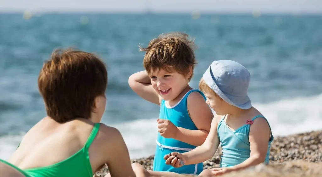 Imovel-na-praia-motivos-para-investir-em-um-familia-1024x563
