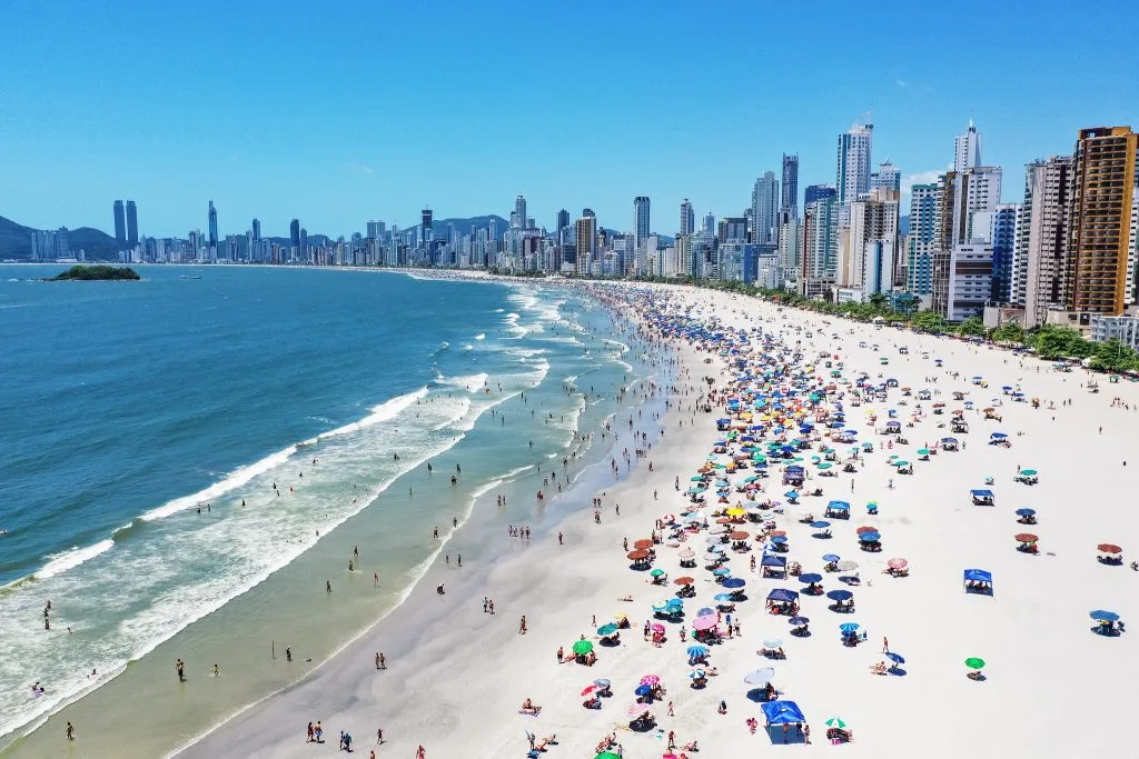 temporada-de-verao-de-balneario-camboriu-praia-central-bc-1024x683