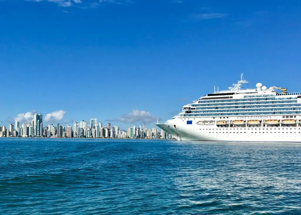 Balneário Camboriú abre a temporada de cruzeiros marítimos