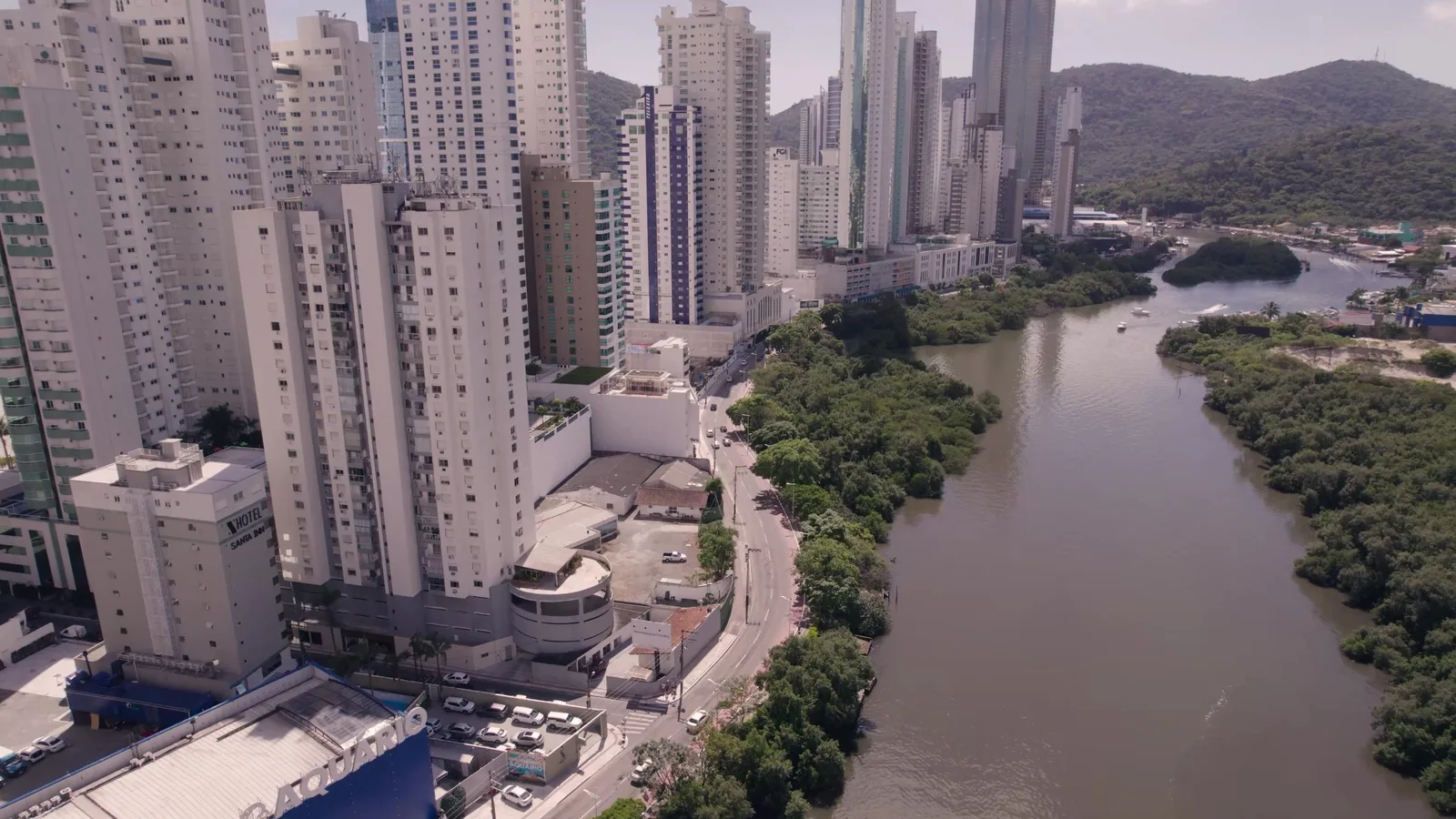 Av. Normando Tedesco: Descubra Balneário Camboriú com a Salute Imóveis