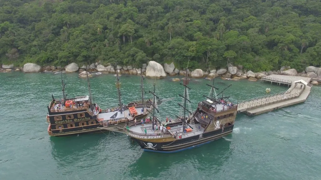 Desembarque-dois-piratas.MOV_snapshot_02.33-1024x576
