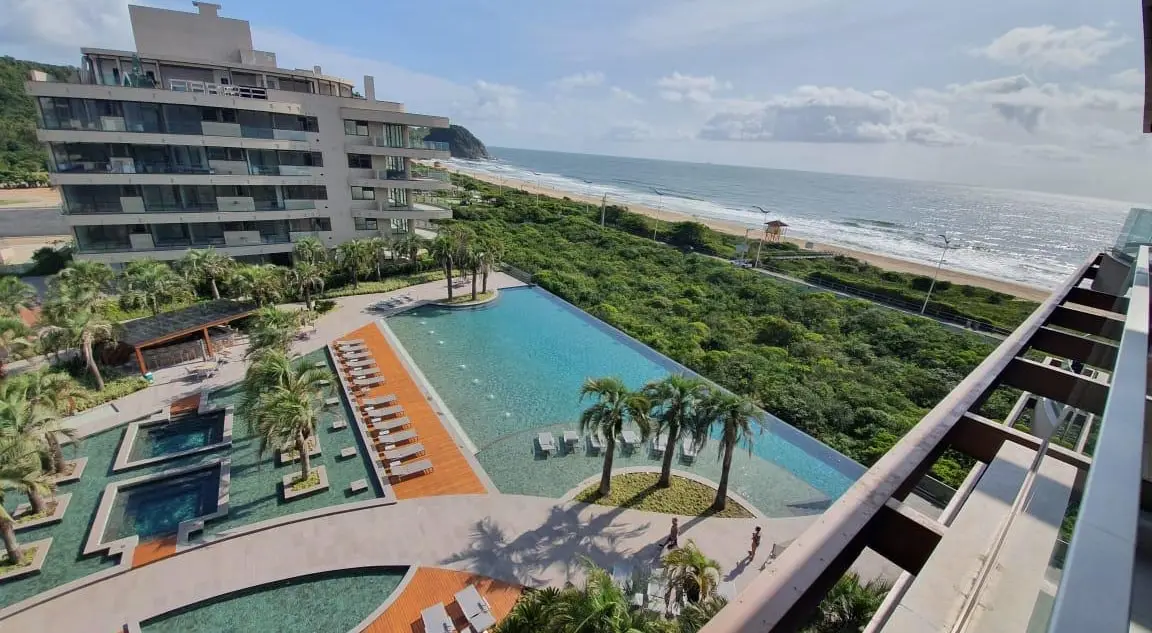 O seu resort particular na Praia Brava