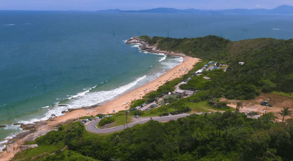 Conheca-mais-sobre-a-Praia-de-Naturismo-de-Balneario-Camboriu-1