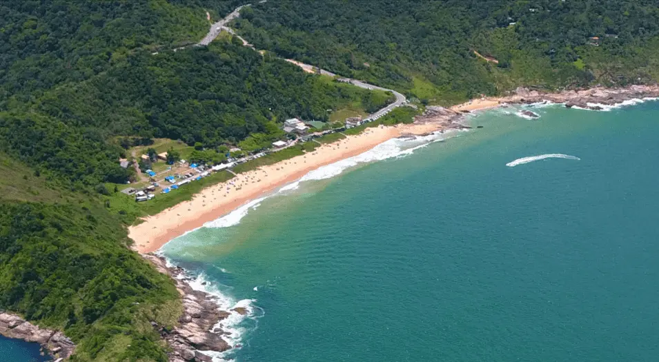 Conheça mais sobre a Praia de Naturismo de Balneário Camboriú