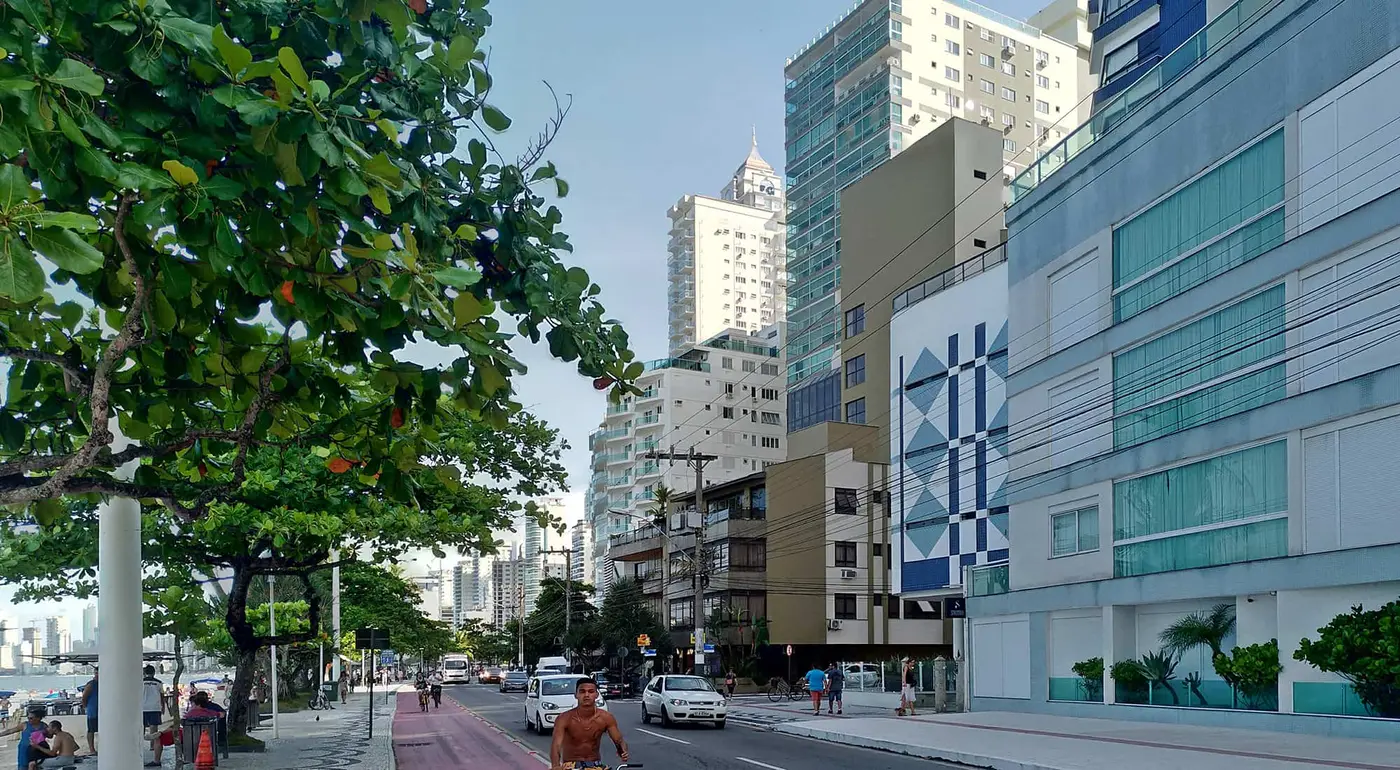 Avenida-Atl-C3-A2ntica-em-Balne-C3-A1rio-Cambori-C3-BA-tudo-que-voc-C3-AA-precisa-saber-5-
