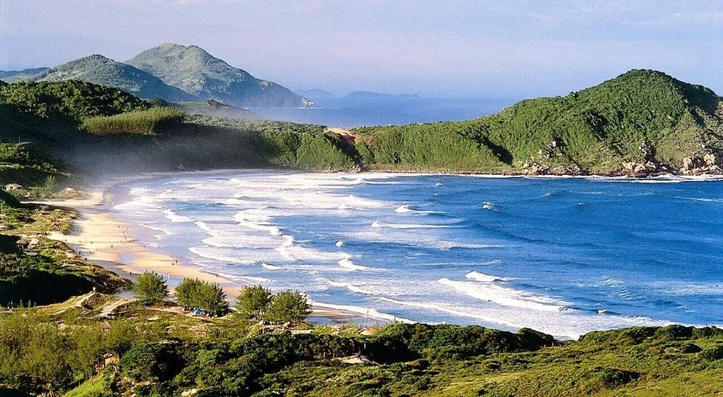 Praia-do-Rosa-Imbituba-As-melhores-praias-de-Santa-Catarina-1024x563