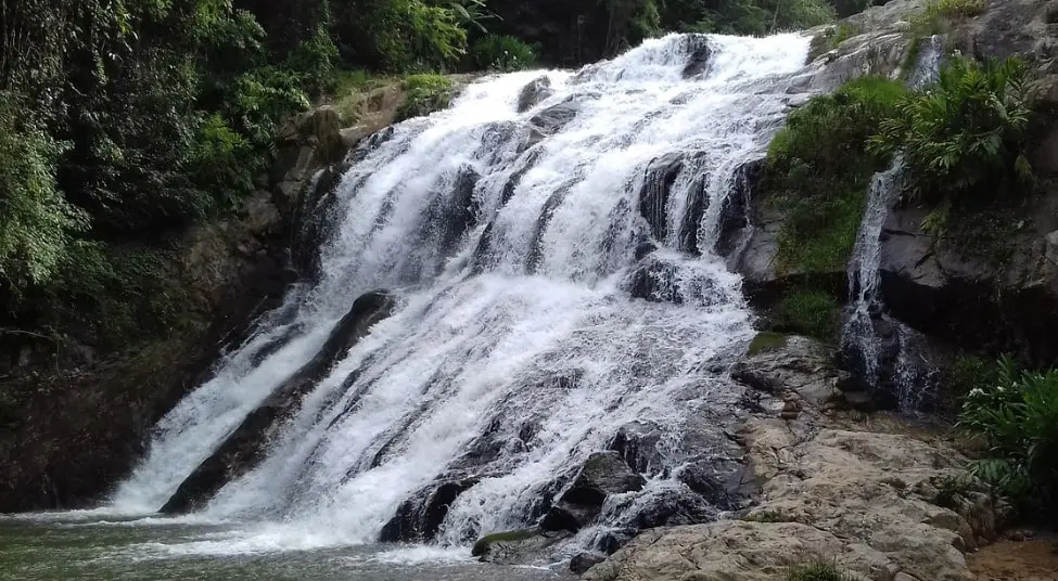 O-que-fazer-em-Santa-Catarina-no-inverno-aguas-mornas-cachoeira-min-1