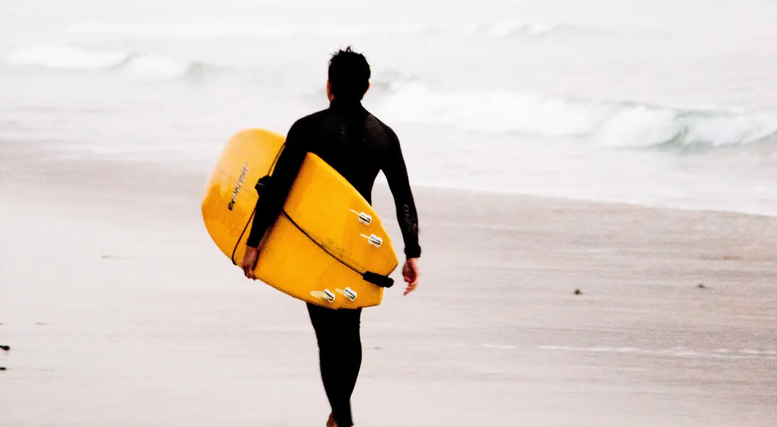 Surf em Balneário Camboriú: melhores praias para pegar boas ondas