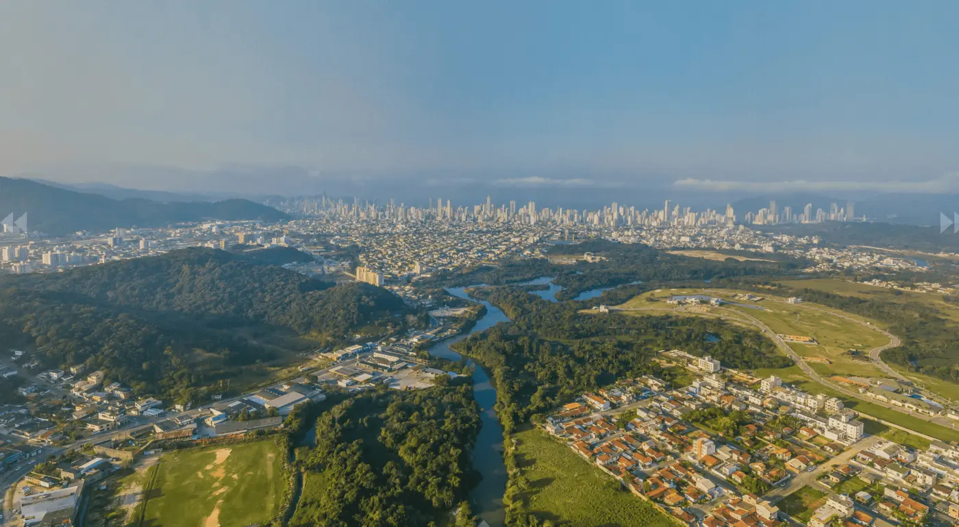 Aeroportos-mais-pr-C3-B3ximos-de-Balne-C3-A1rio-Cambori-C3-BA-5-op-C3-A7-C3-B5es-para-voc-