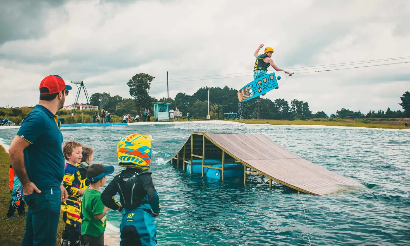Conheca-os-esportes-radicais-que-voce-pode-praticar-em-Balneario-Camboriu-wakeboard-1