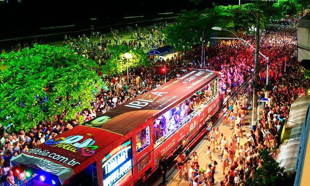 6-dicas-para-voc-C3-AA-curtir-o-Carnaval-em-Balne-C3-A1rio-Cambori-C3-BA-CARNAVAL-DE-RUA