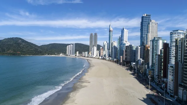 Alargamento da faixa de areia da Praia Central: Descubra Balneário Camboriú