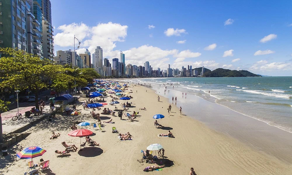 6-dicas-para-voc-C3-AA-curtir-o-Carnaval-em-Balne-C3-A1rio-Cambori-C3-BA-PRAIA