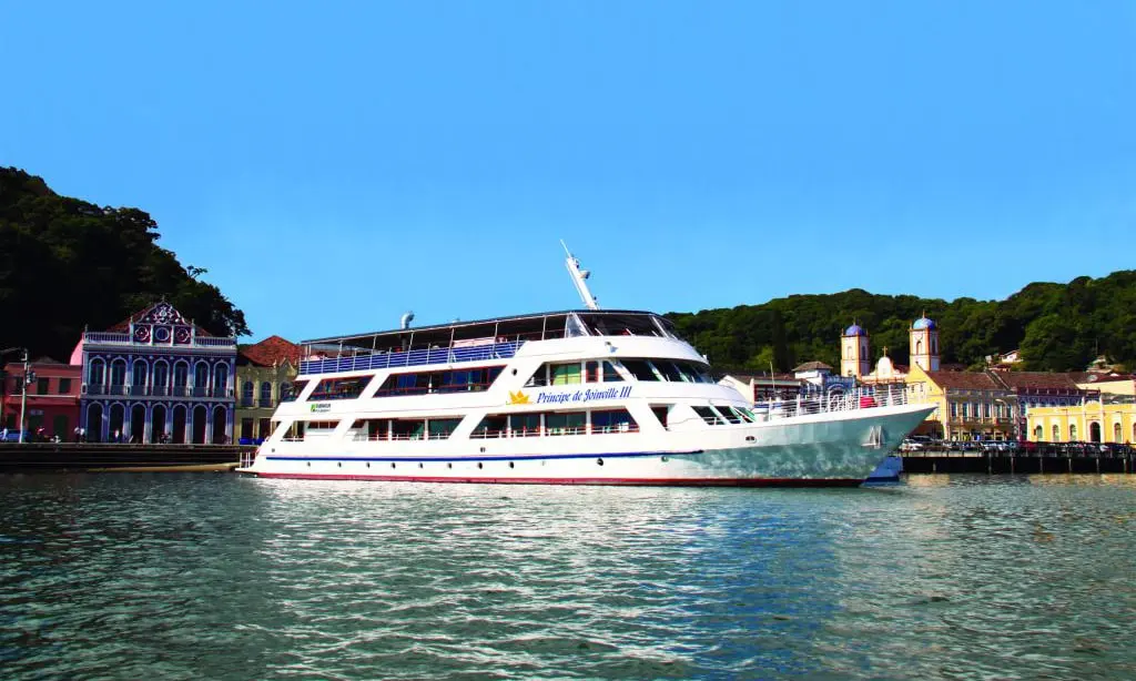 6-melhores-lugares-para-curtir-as-ferias-com-as-criancas-em-Santa-Catarina-barco-principe