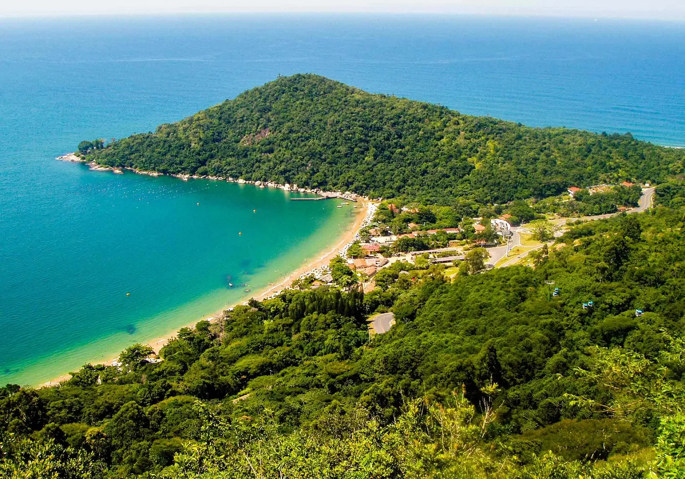 7-melhores-lugares-para-curtir-o-verao-em-Balneario-Camboriu-praias-1