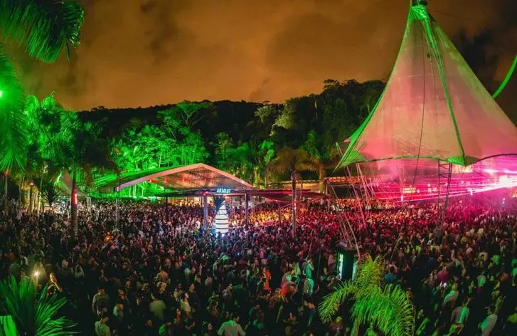 7-melhores-lugares-para-curtir-o-ver-C3-A3o-em-Balne-C3-A1rio-Cambori-C3-BA-vida-noturna-3