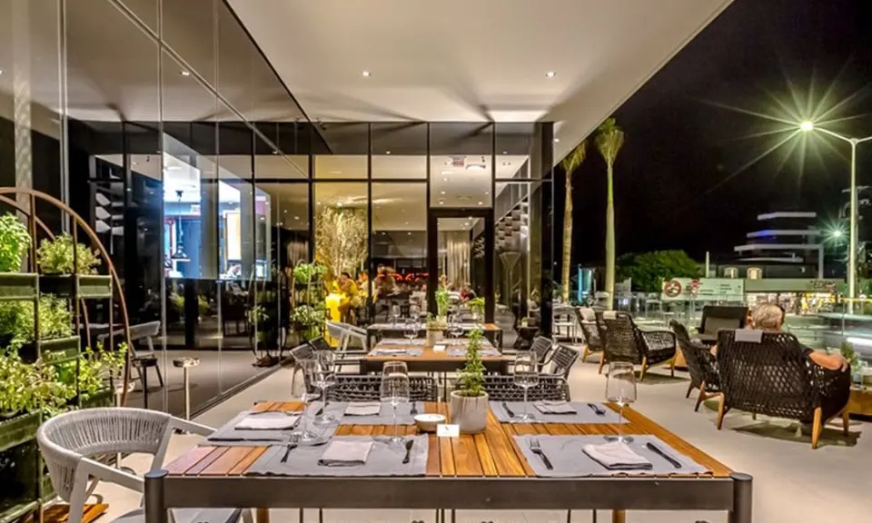 Conhe-C3-A7a-o-Brava-Mall-o-primeiro-Shopping-Premium-da-Praia-Brava-restaurantes