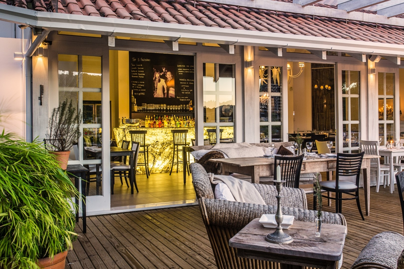 O-melhor-hotel-de-Balne-C3-A1rio-Cambori-C3-BA-bistro